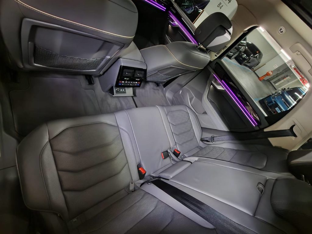 photo_5332433745069866032_y