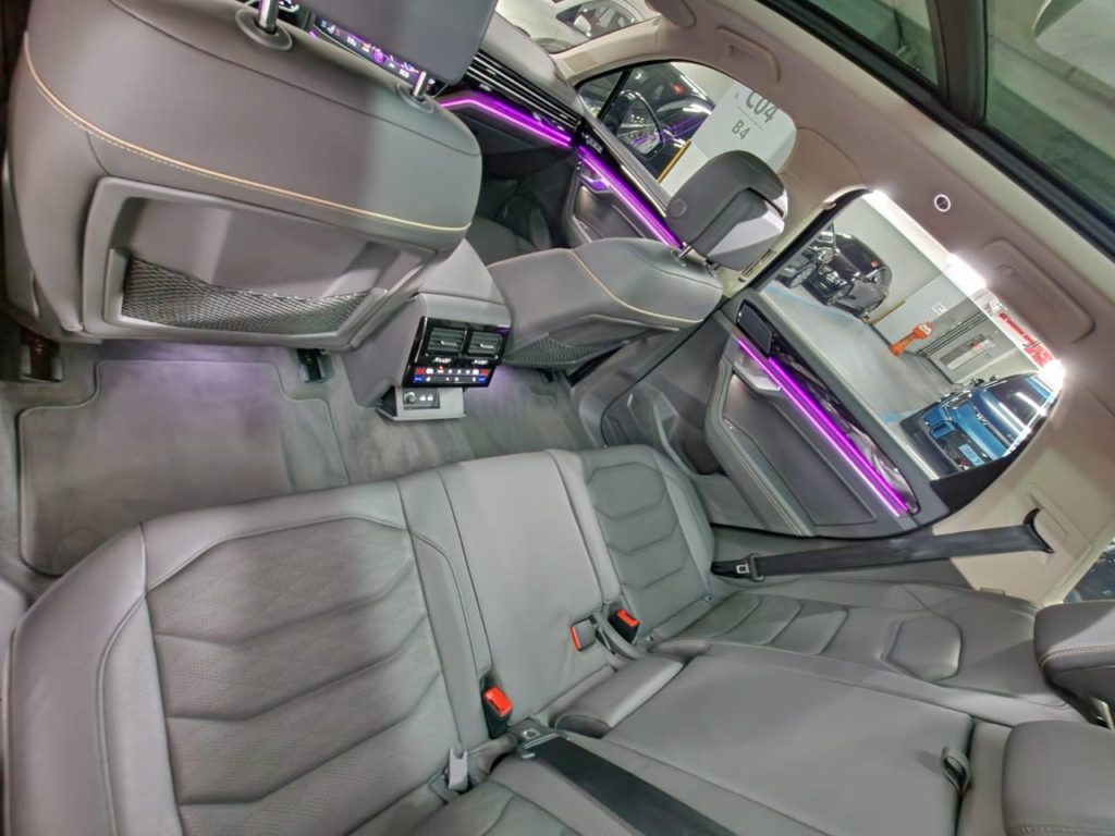 photo_5332433745069866037_y