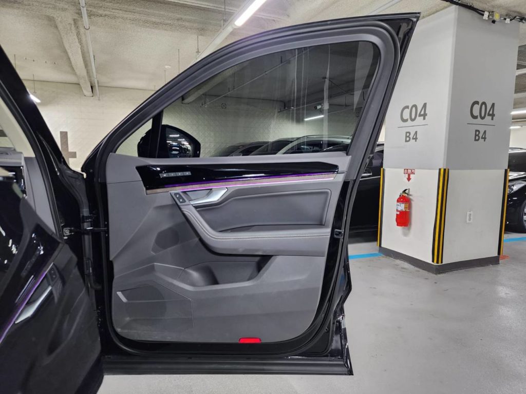 photo_5332433745069866042_y