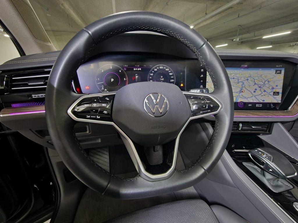 photo_5332433745069866043_y