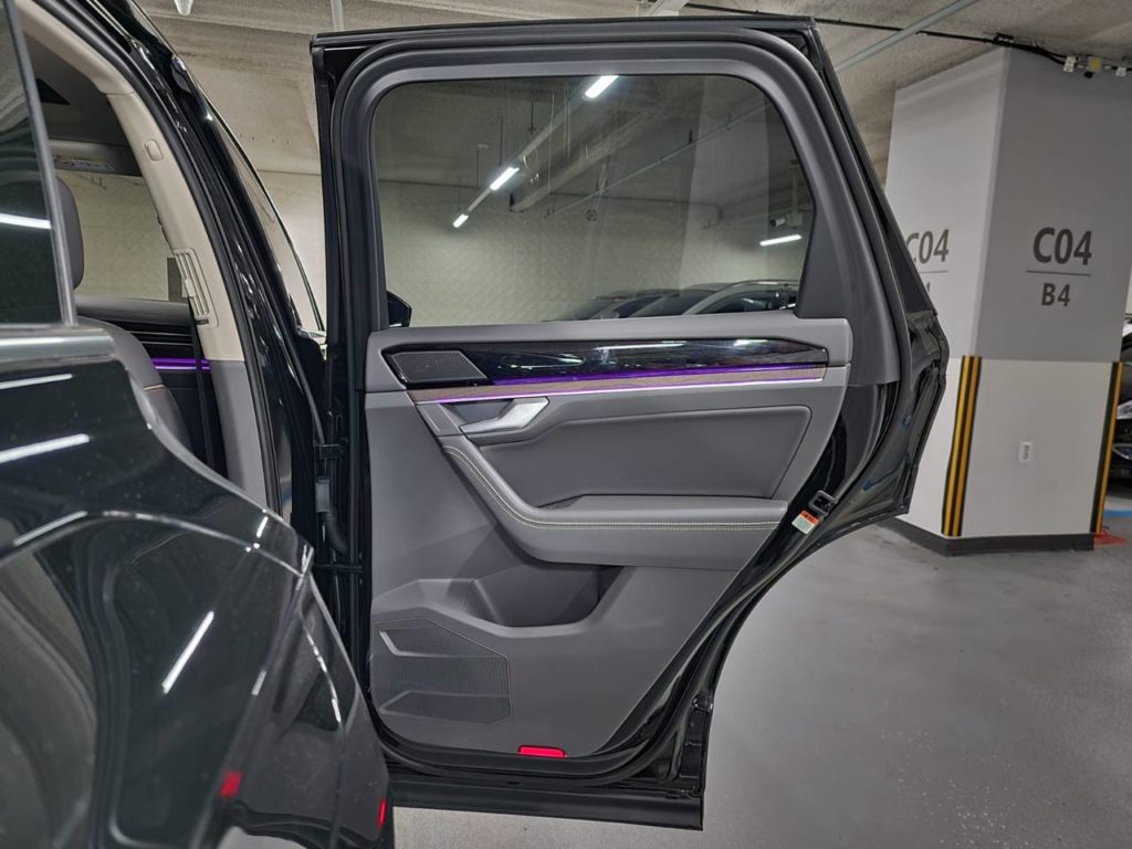 photo_5332433745069866045_y