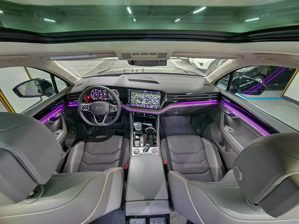 photo_5332433745069866046_y