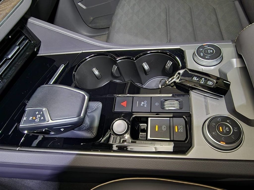 photo_5332433745069866047_y