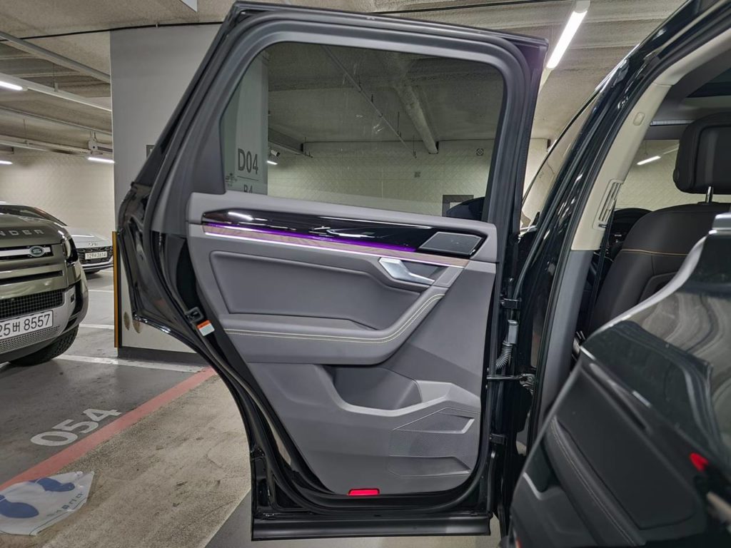 photo_5332433745069866048_y