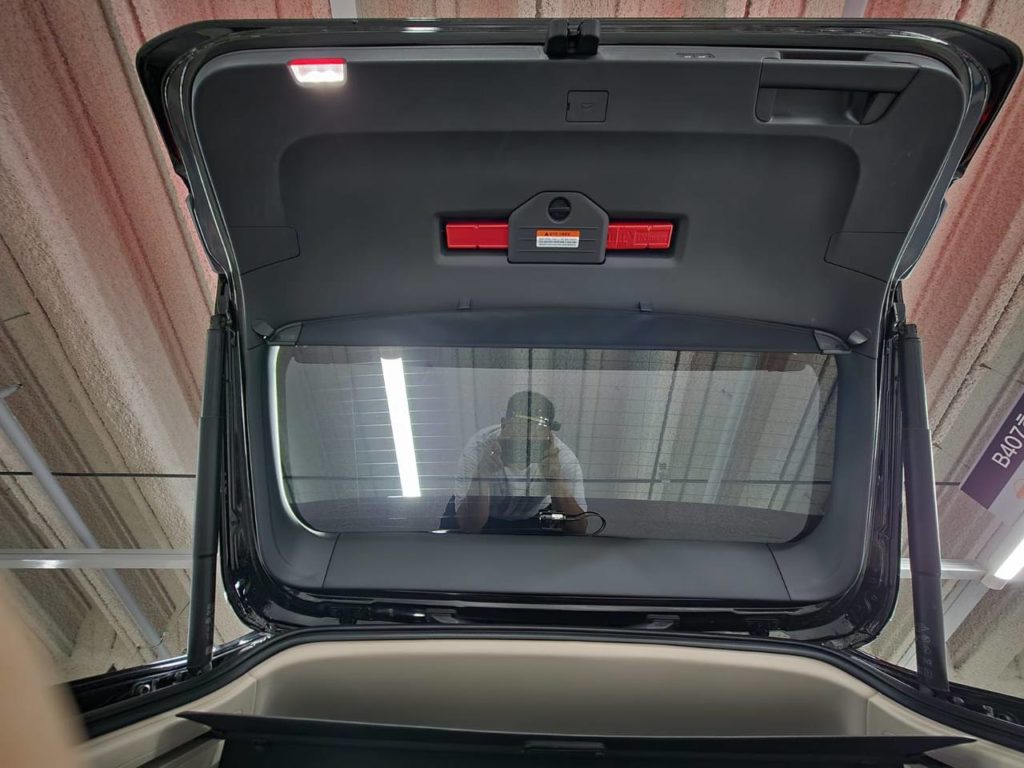 photo_5332433745069866049_y