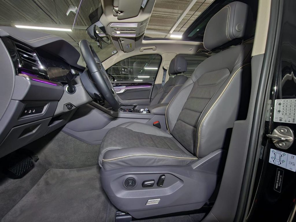 photo_5332433745069866051_y