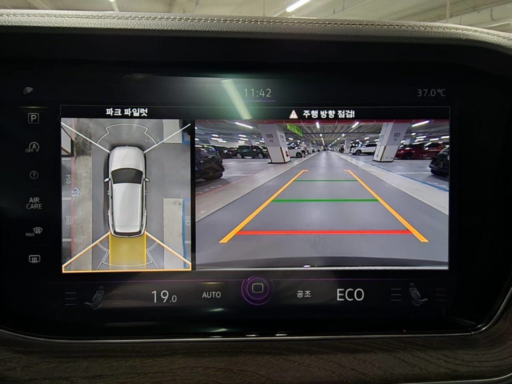 photo_5332433745069866053_y