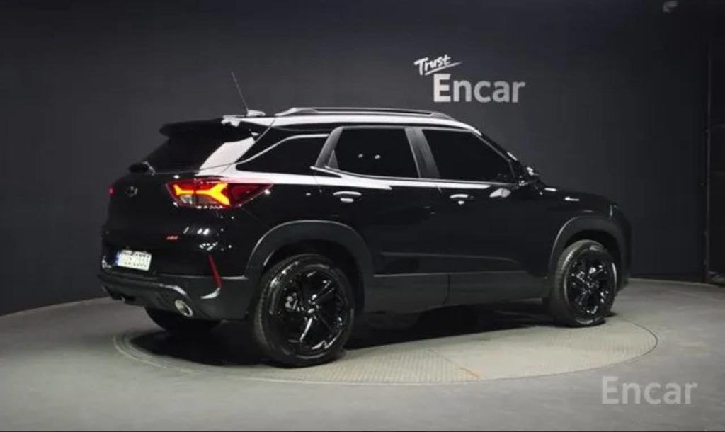 photo_5334685544883549485_y