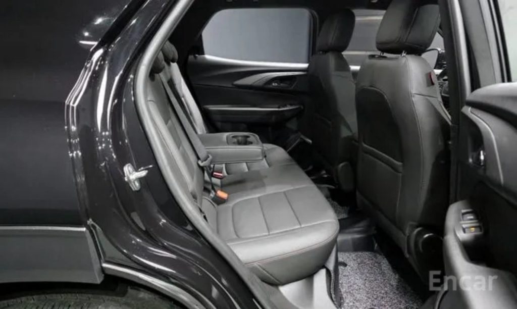 photo_5334685544883549495_y