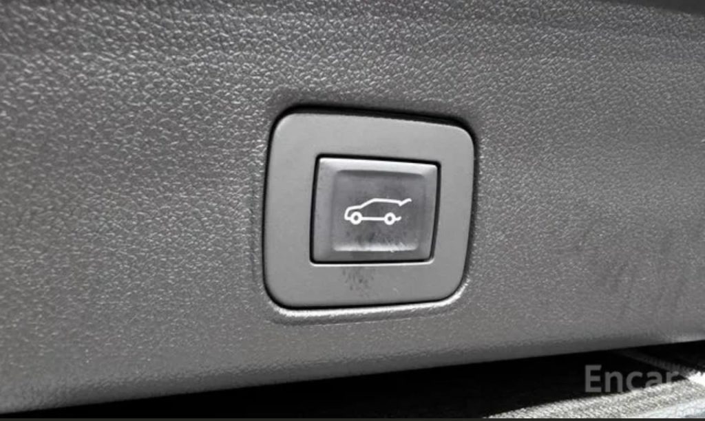 photo_5334685544883549503_y