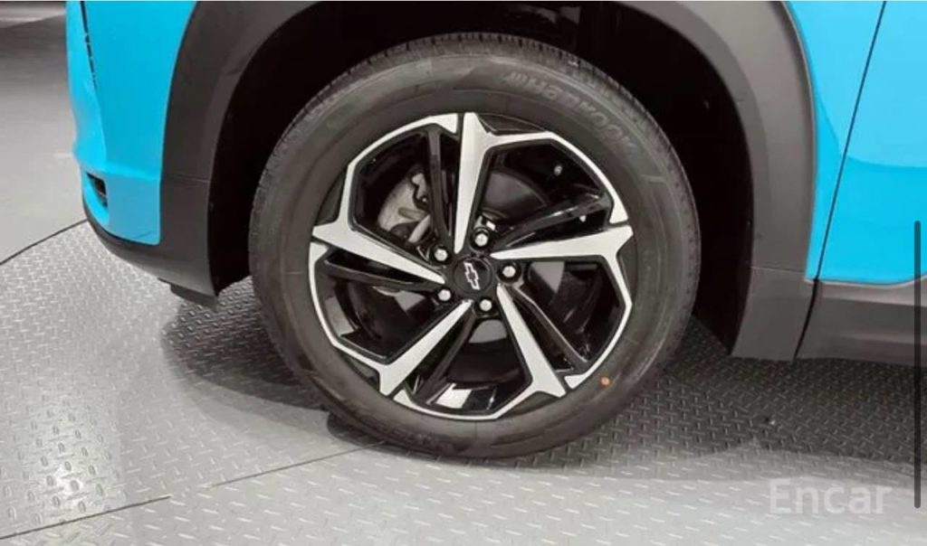 photo_5334685544883549533_y