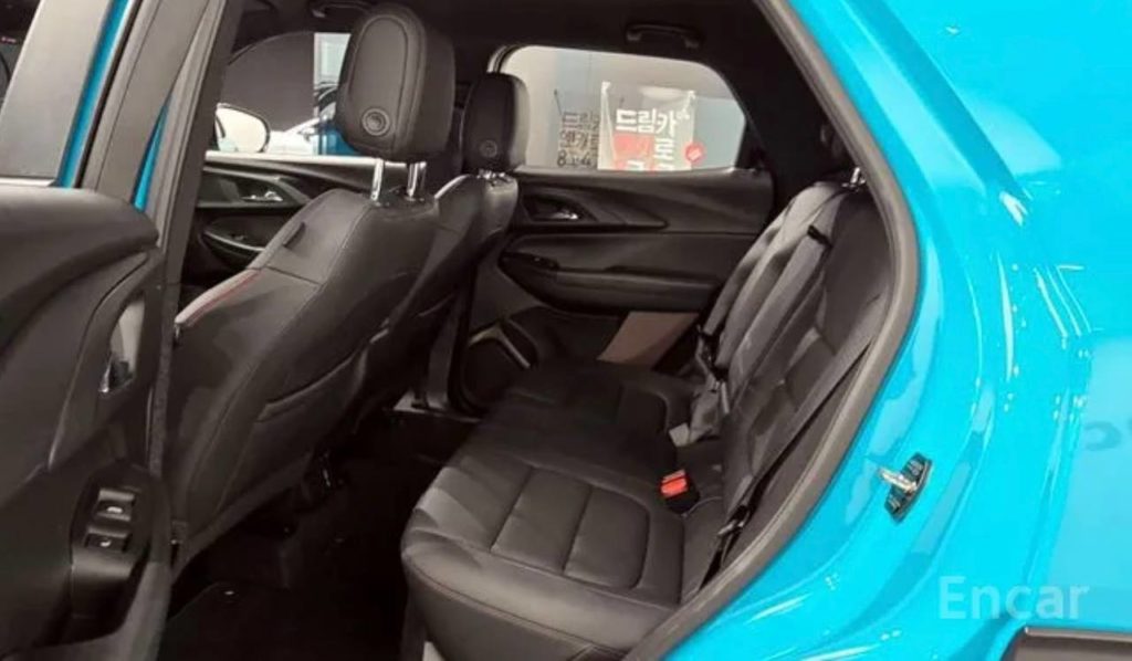 photo_5334685544883549541_y