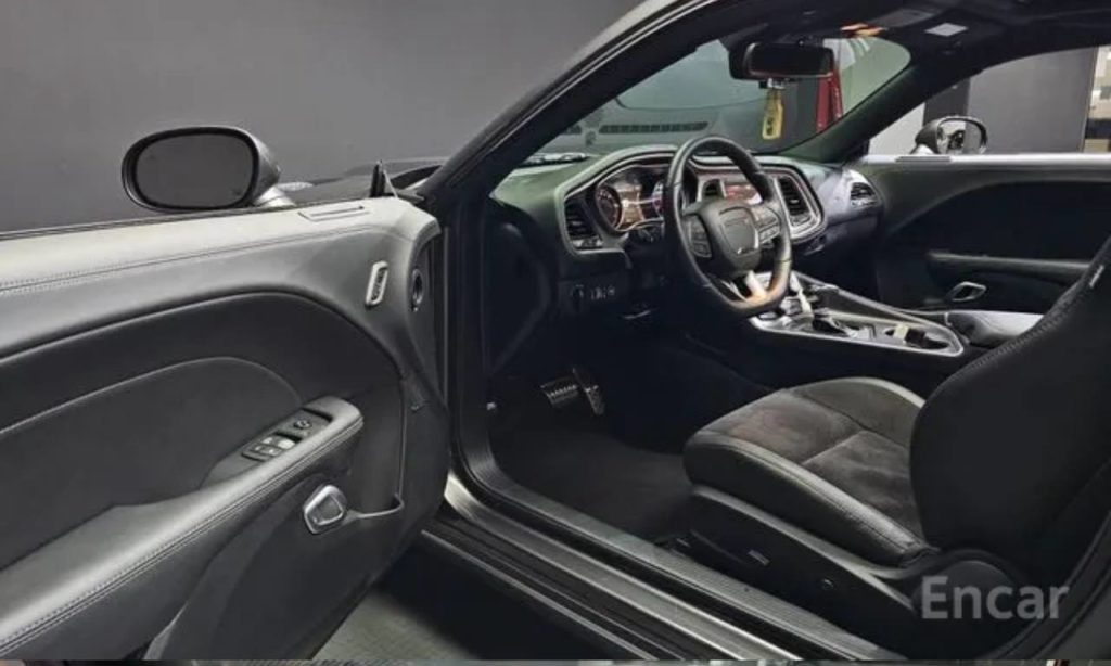 photo_5334685544883549630_y