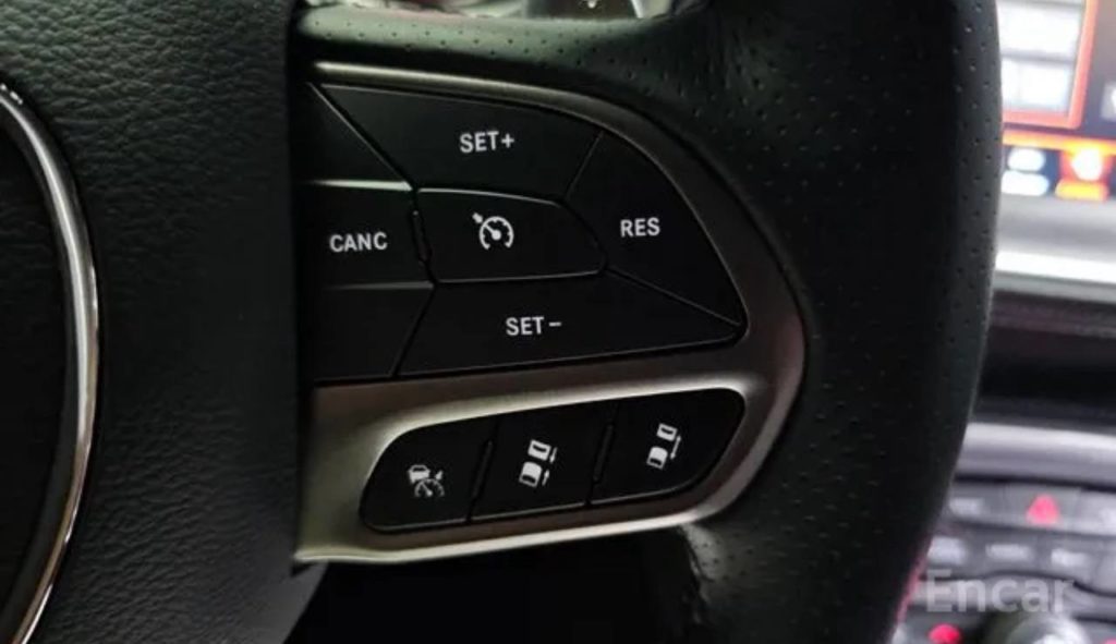 photo_5334685544883549634_y