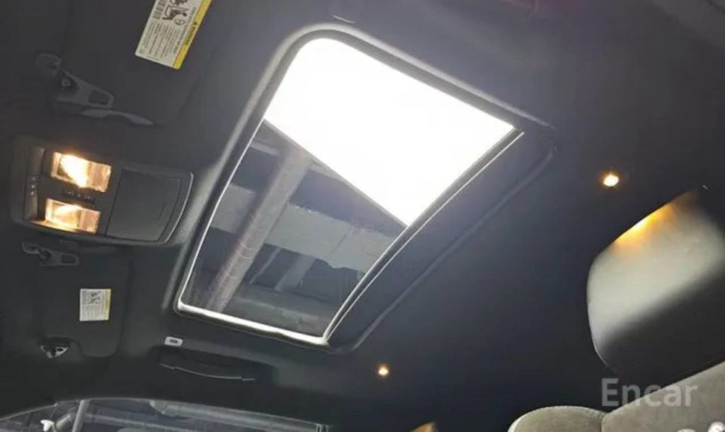 photo_5334685544883549635_y