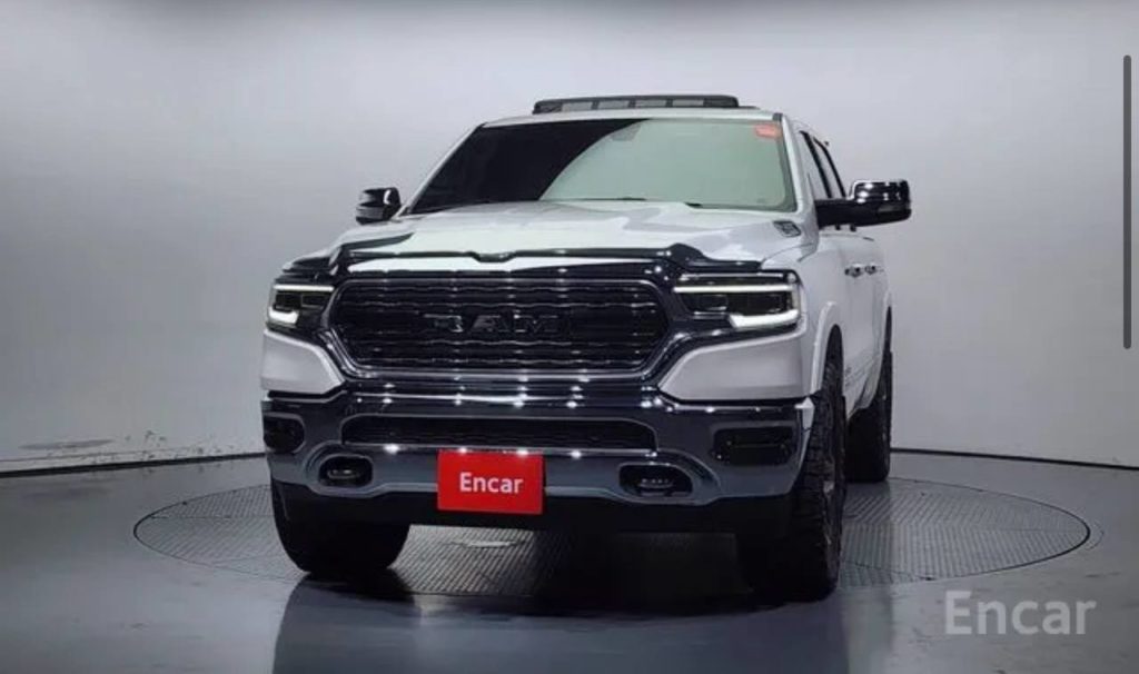 photo_5334685544883549673_y