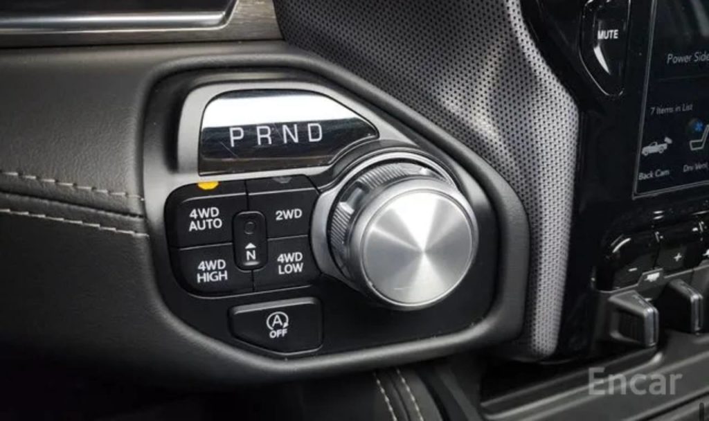 photo_5334685544883549679_y