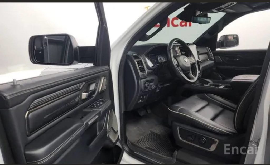 photo_5334685544883549680_y