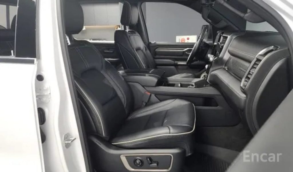 photo_5334685544883549681_y