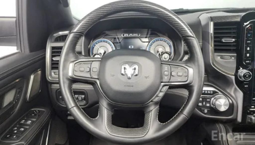 photo_5334685544883549683_y