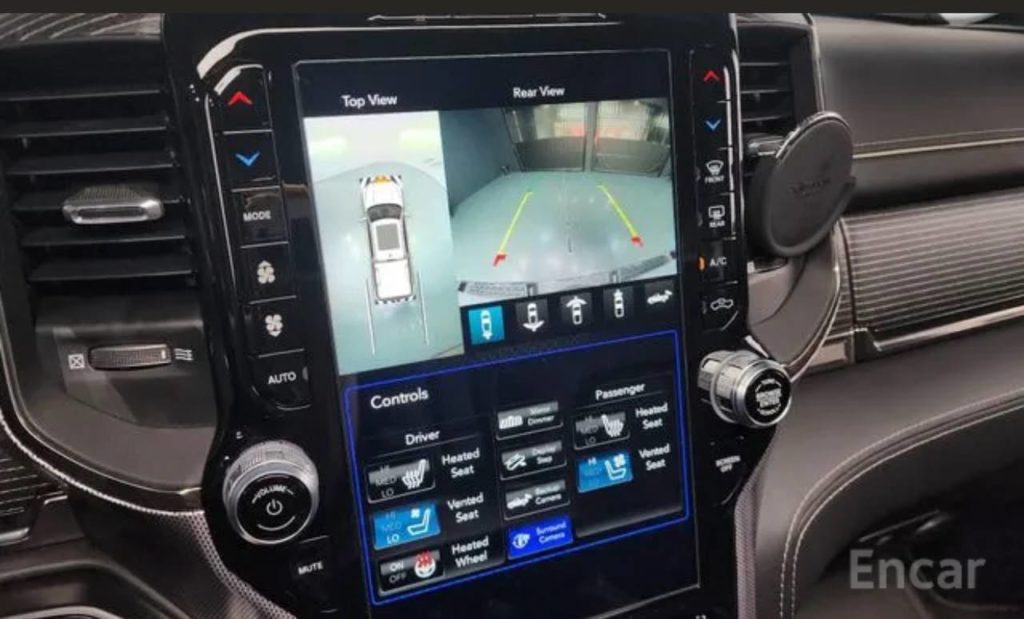 photo_5334685544883549685_y