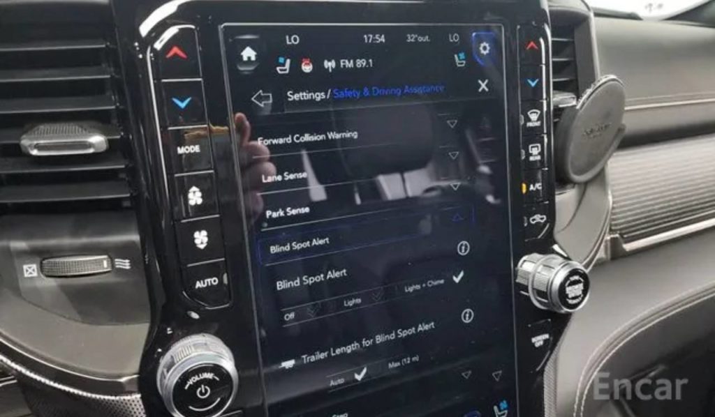 photo_5334685544883549686_y