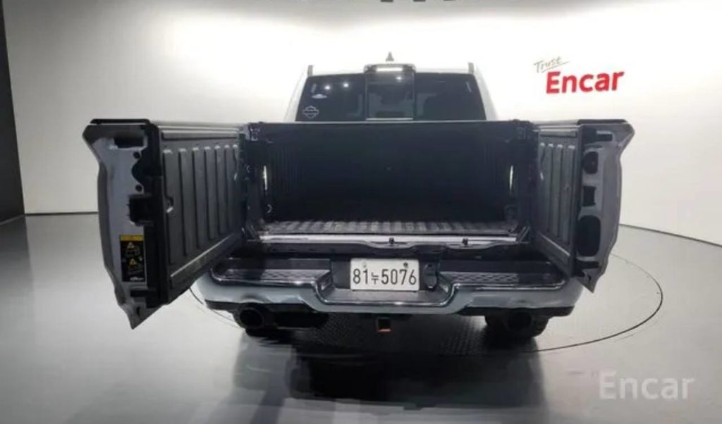 photo_5334685544883549690_y