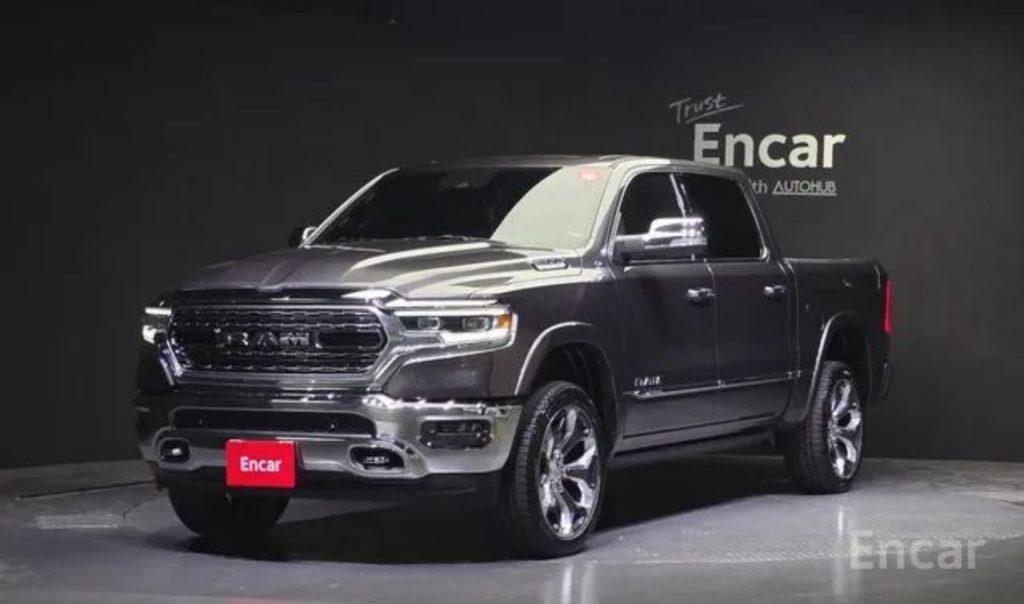 photo_5334685544883549811_y