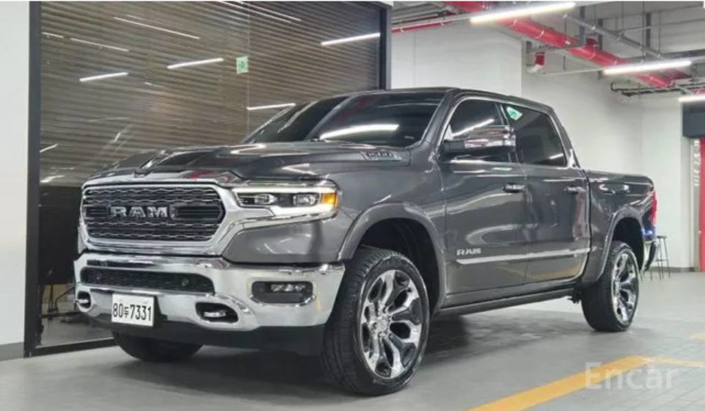 photo_5334685544883549823_y