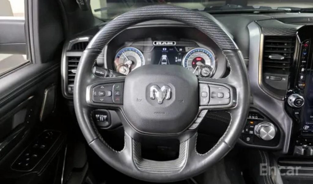 photo_5334685544883549824_y