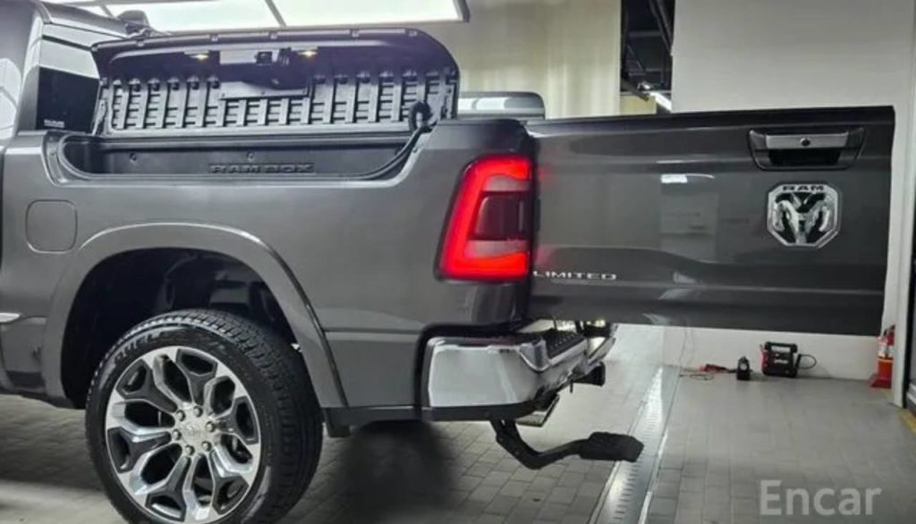 photo_5334685544883549829_y