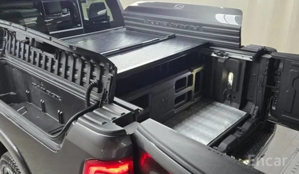 photo_5334685544883549831_y