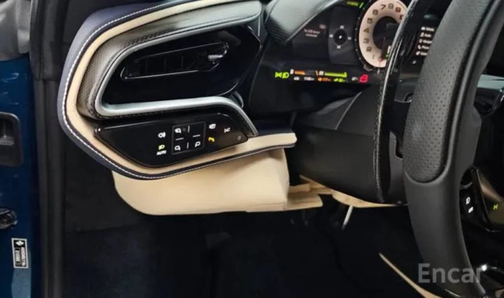 photo_5337057015371002339_y