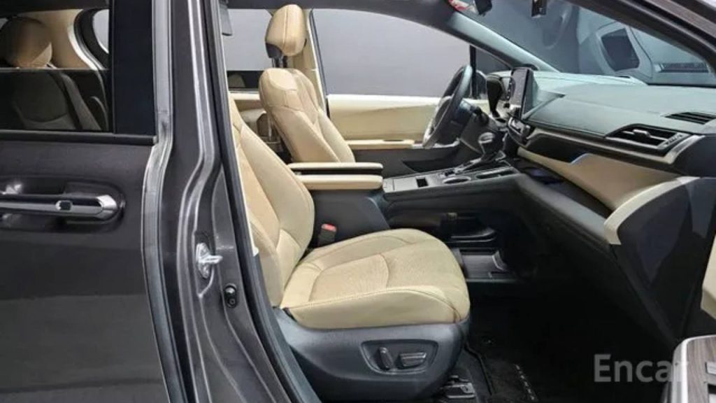 photo_5458424519048953442_y