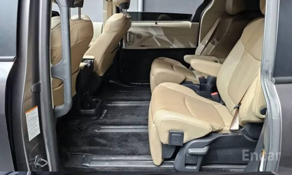 photo_5458424519048953443_y