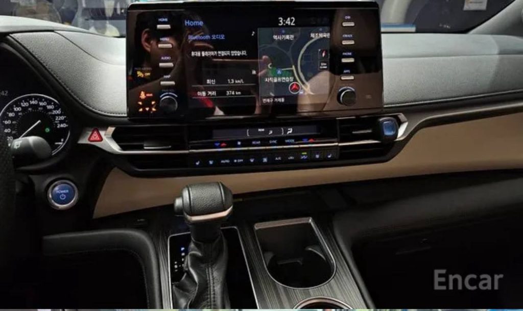 photo_5458424519048953446_y