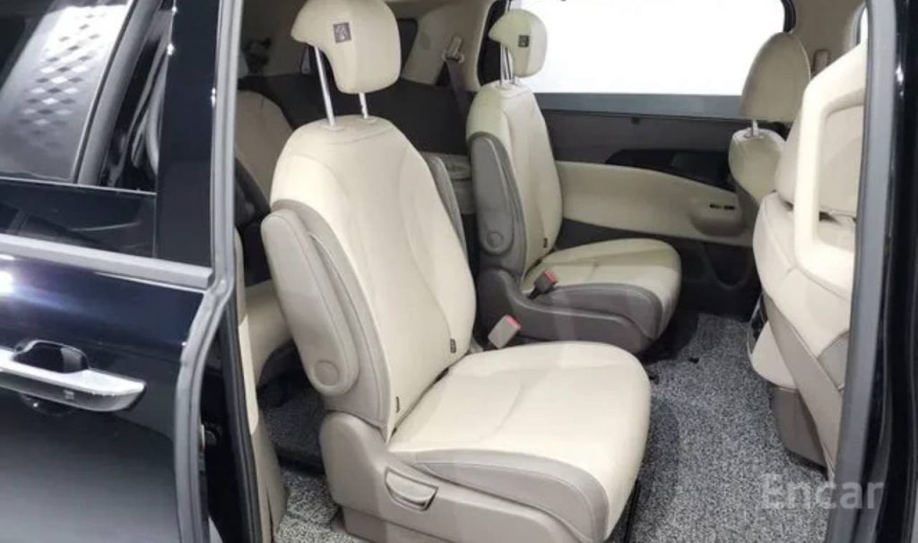 photo_5465234554768981707_y