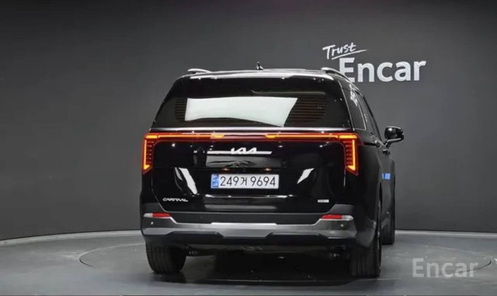 photo_5465234554768981737_y