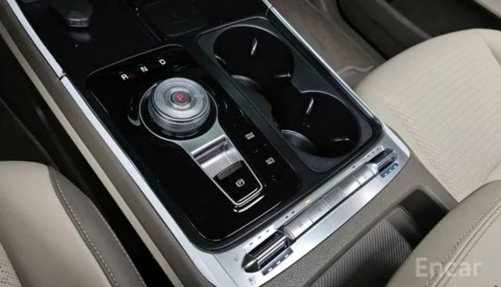 photo_5465234554768981742_y