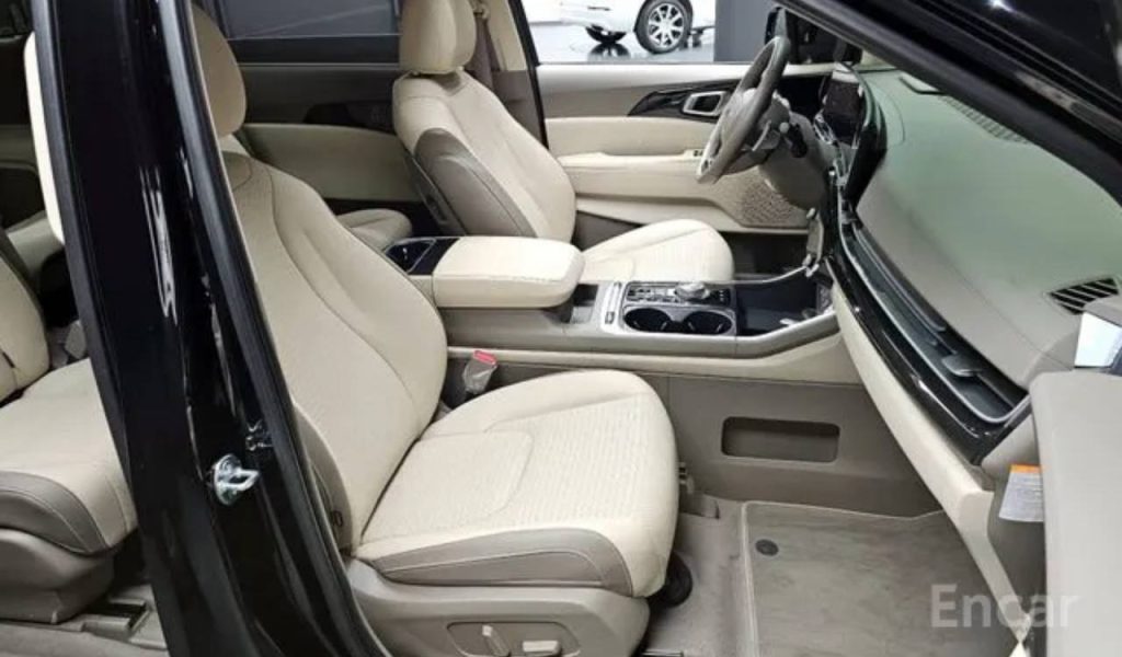 photo_5465234554768981743_y