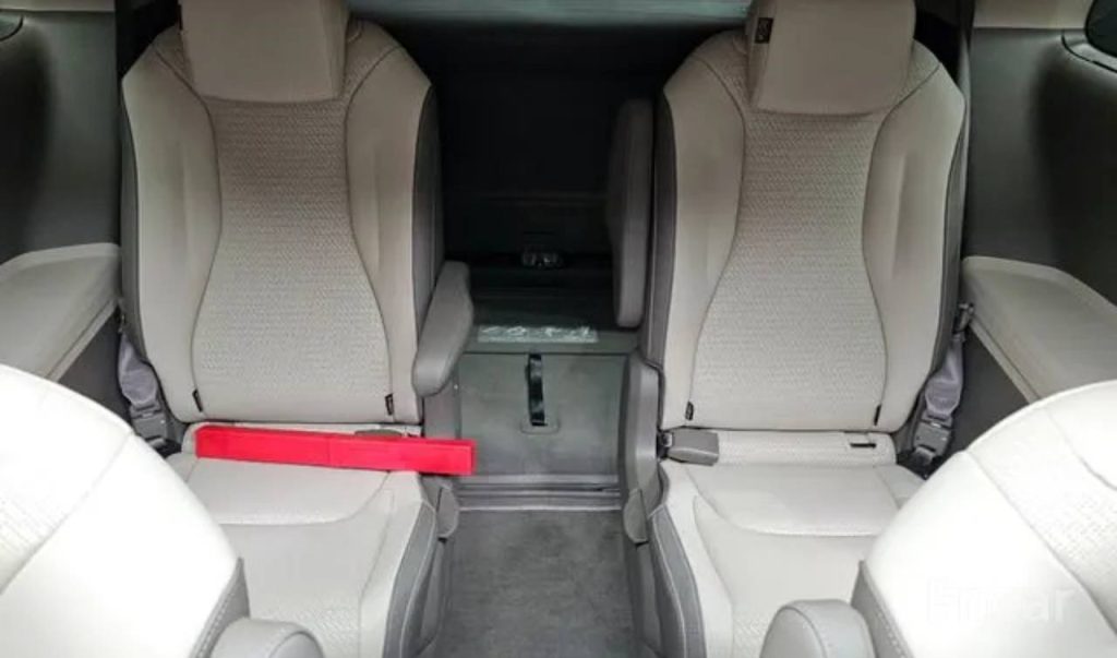 photo_5465234554768981746_y