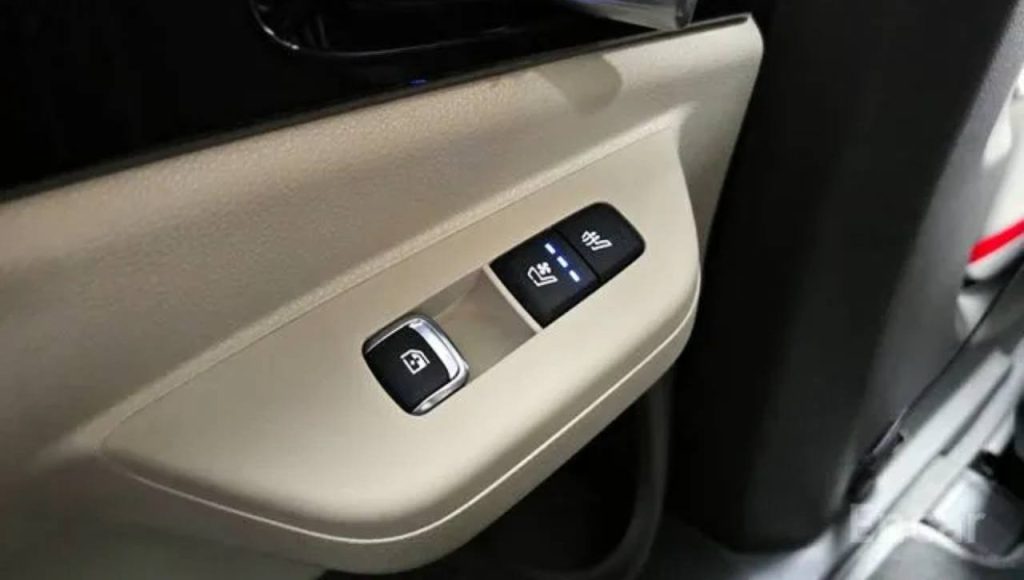 photo_5465234554768981752_y