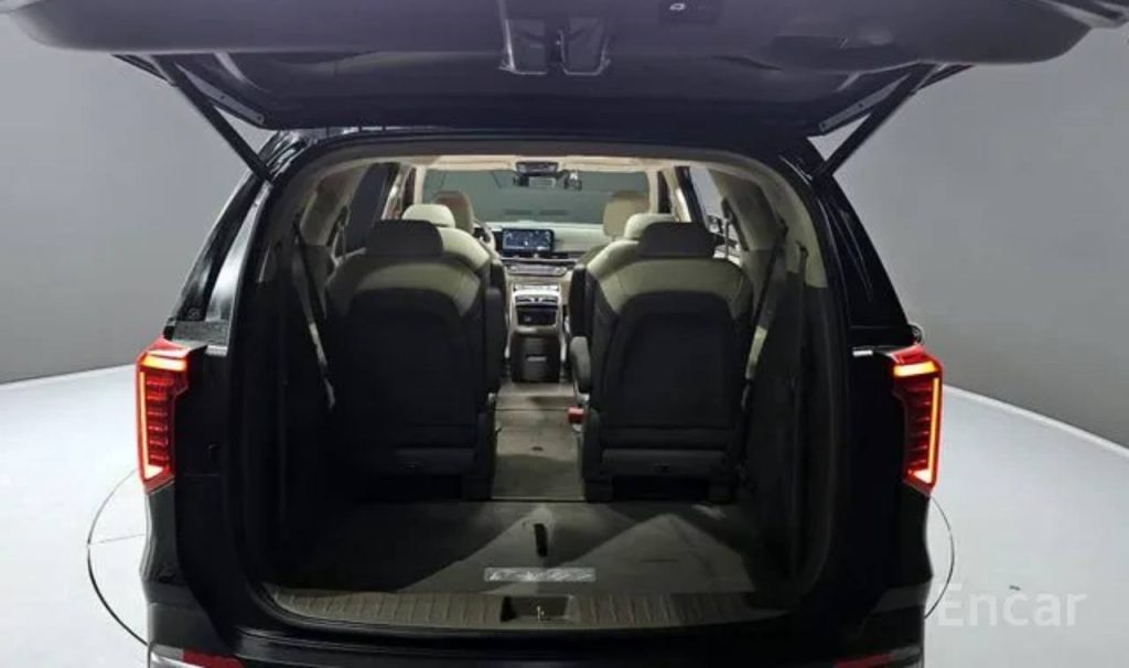 photo_5465234554768981753_y