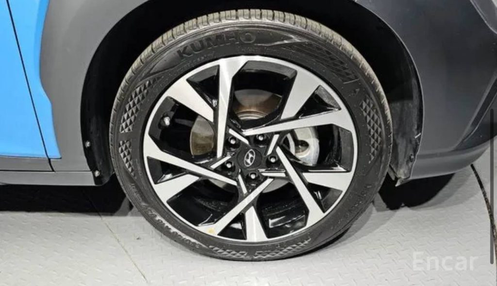 photo_5465234554768981783_y