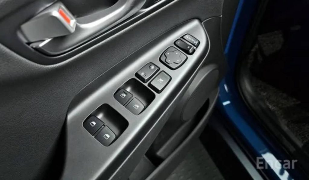 photo_5465234554768981791_y