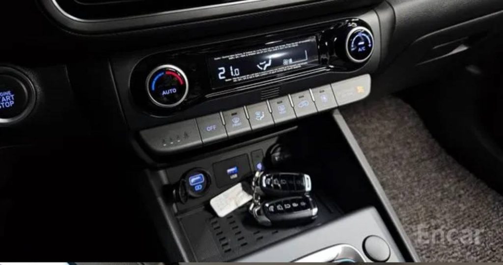 photo_5465234554768981795_y