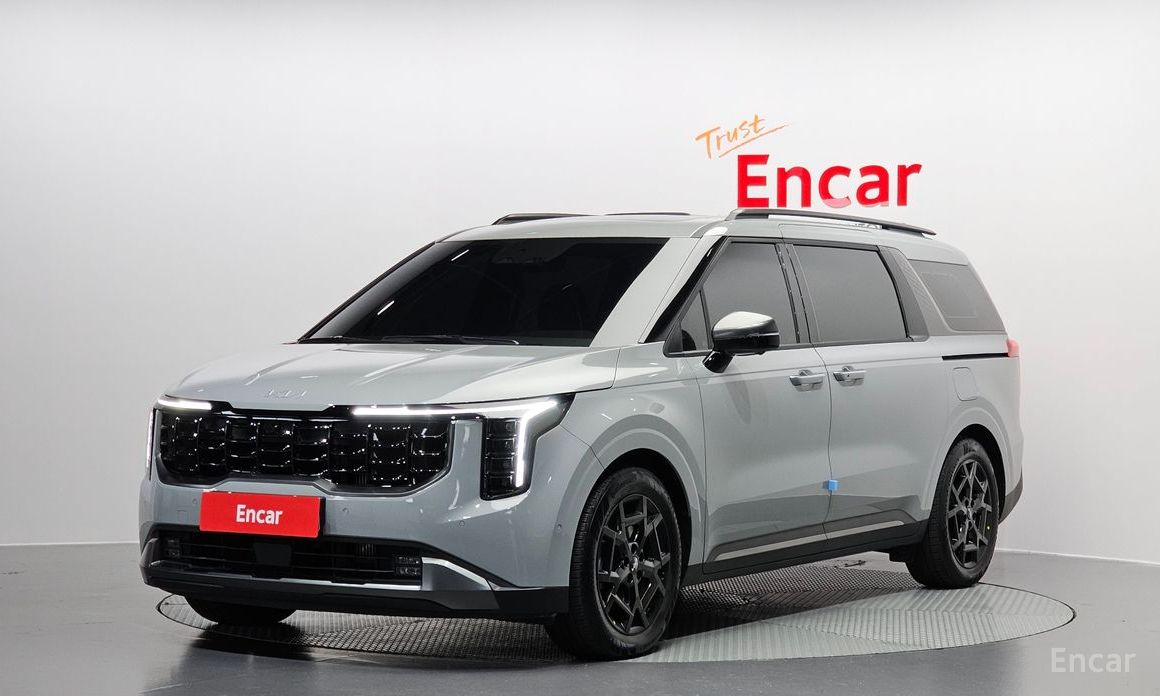 Kia Carnival | 2025 | 4525 km