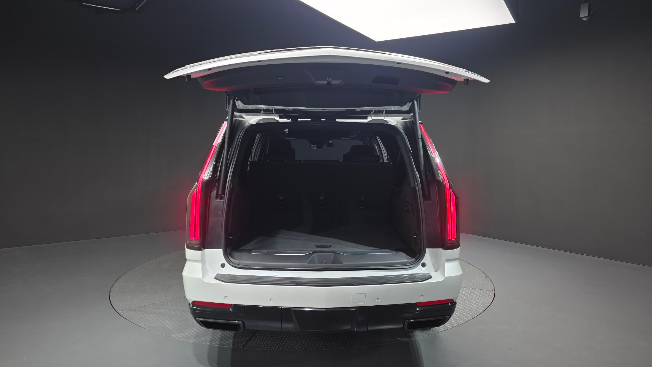 Cadillac Escalade V ESV | 2025 | 6072 km