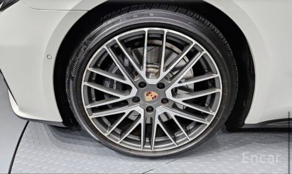 photo_5417968018773446958_y