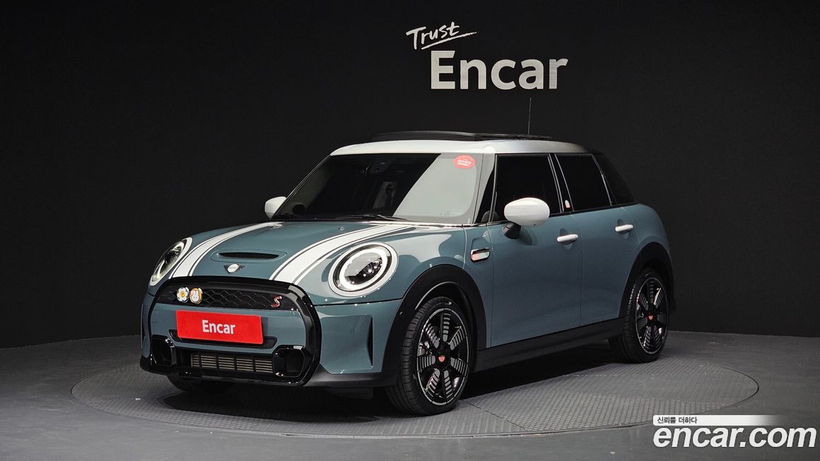 Mini Cooper | Third Generation | 2023 | 8 053 km
